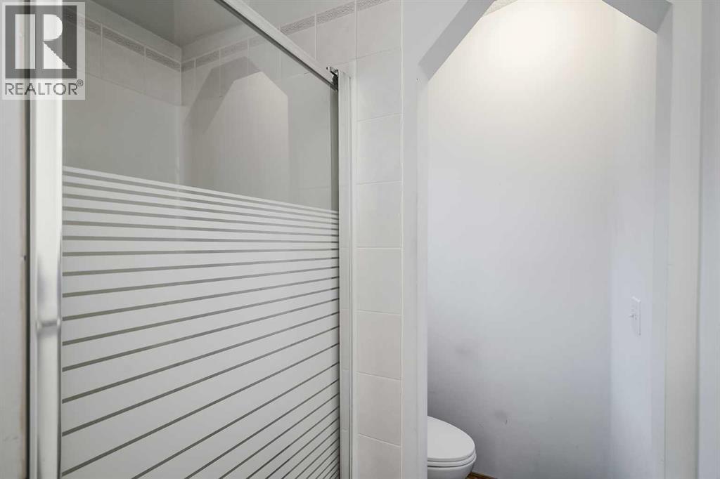 Single Family House for Sale in  Douglas Glen Court SE Douglasdale/Glen Calgary 