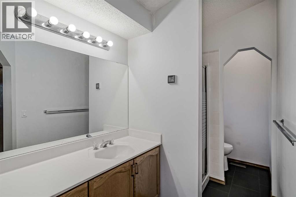 Single Family House for Sale in  Douglas Glen Court SE Douglasdale/Glen Calgary 