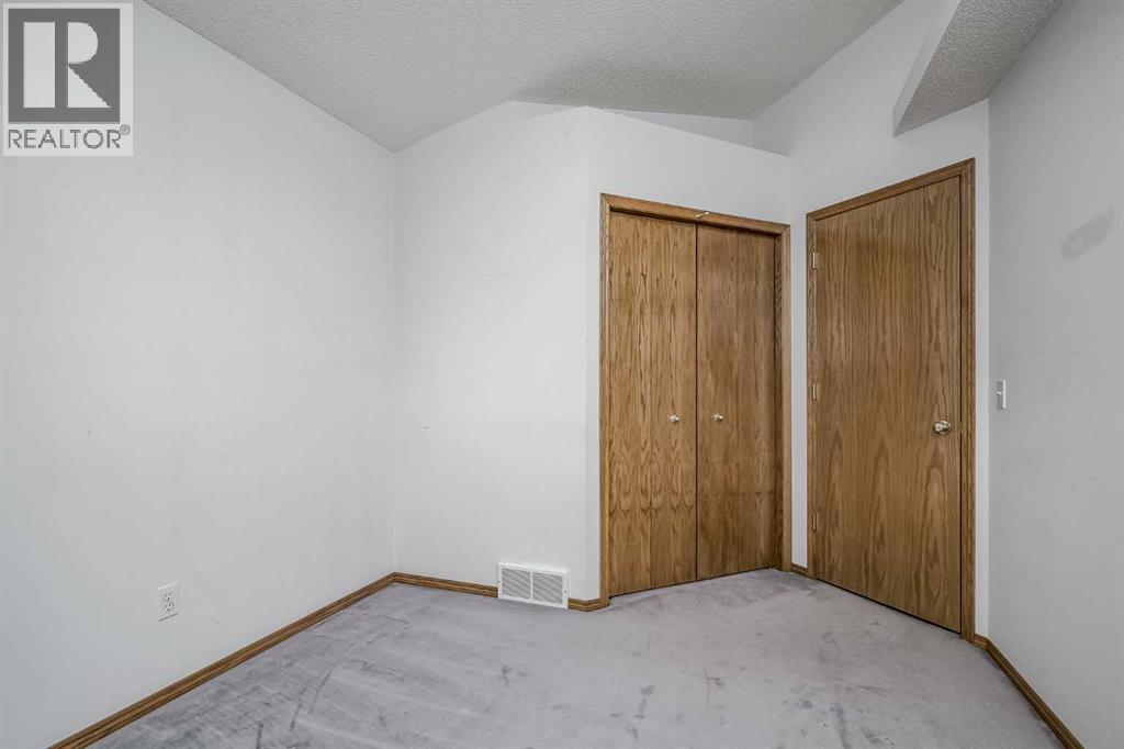 Single Family House for Sale in  Douglas Glen Court SE Douglasdale/Glen Calgary 