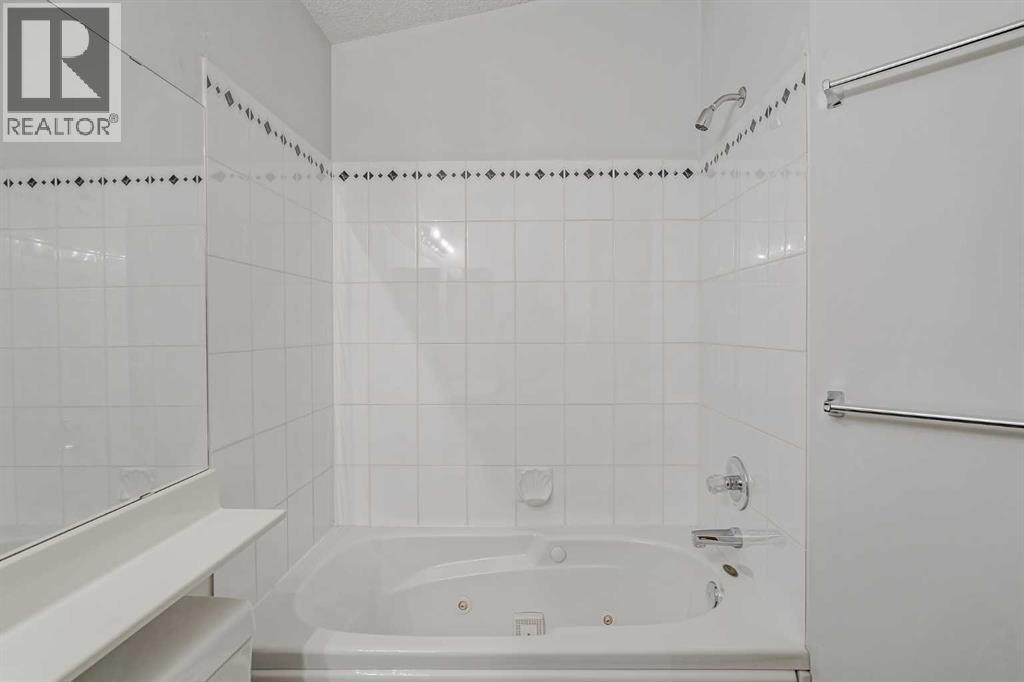 Single Family House for Sale in  Douglas Glen Court SE Douglasdale/Glen Calgary 