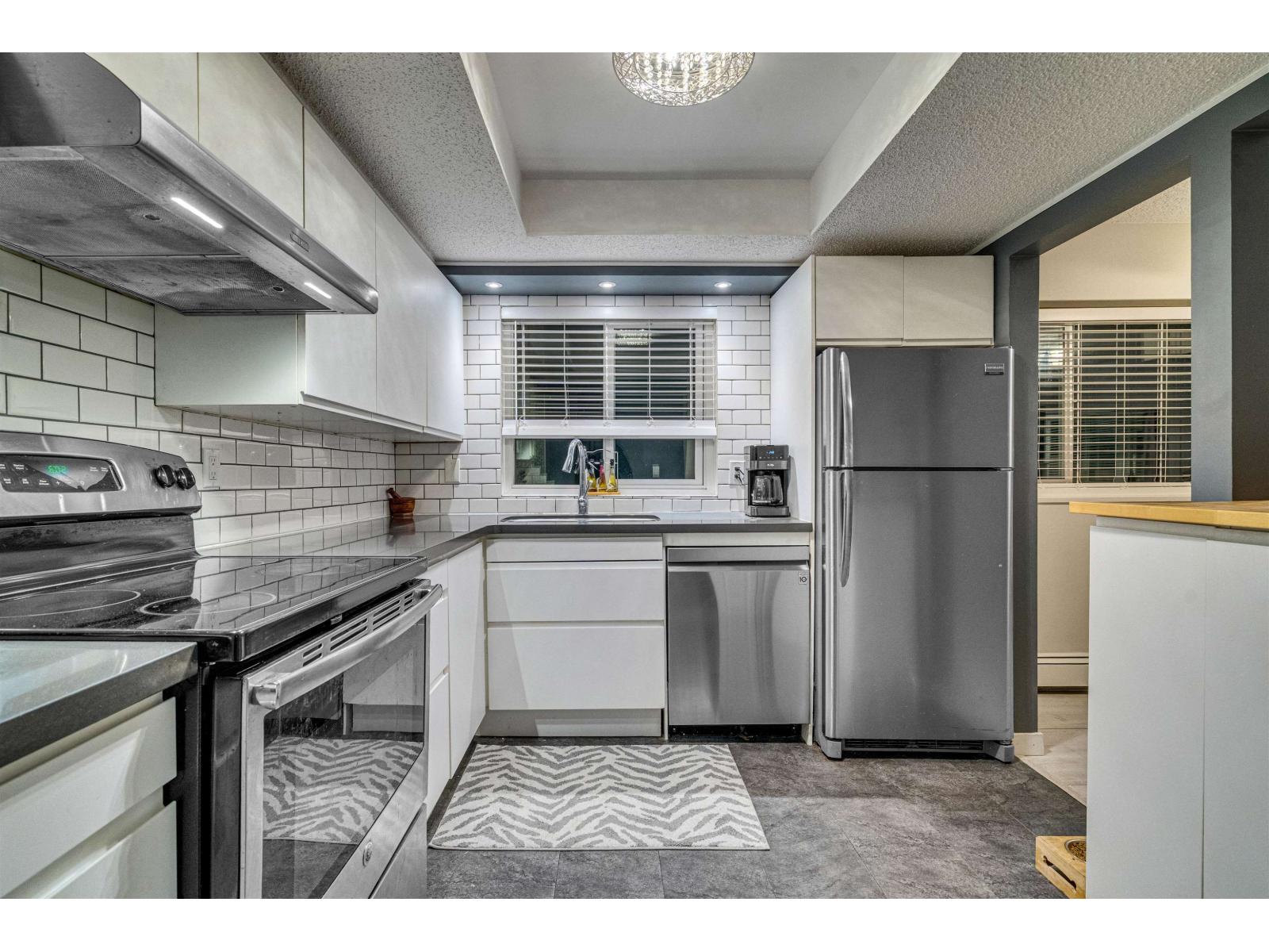 207 1381 MARTIN STREET, White Rock