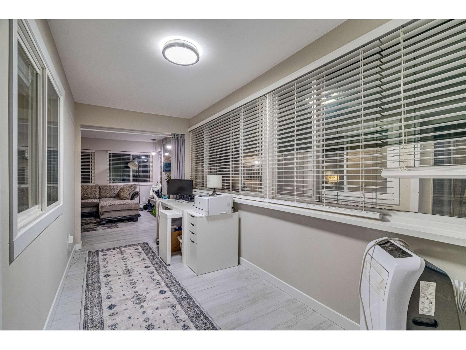 207 1381 MARTIN STREET, White Rock