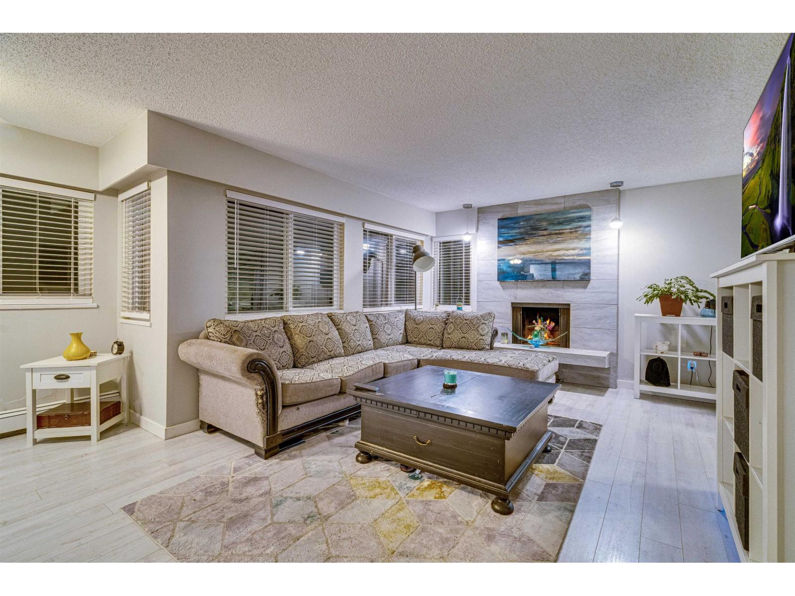 207 1381 MARTIN STREET, White Rock