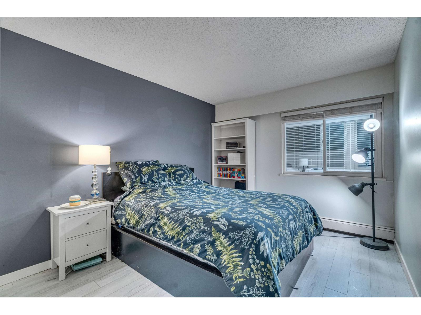 207 1381 MARTIN STREET, White Rock