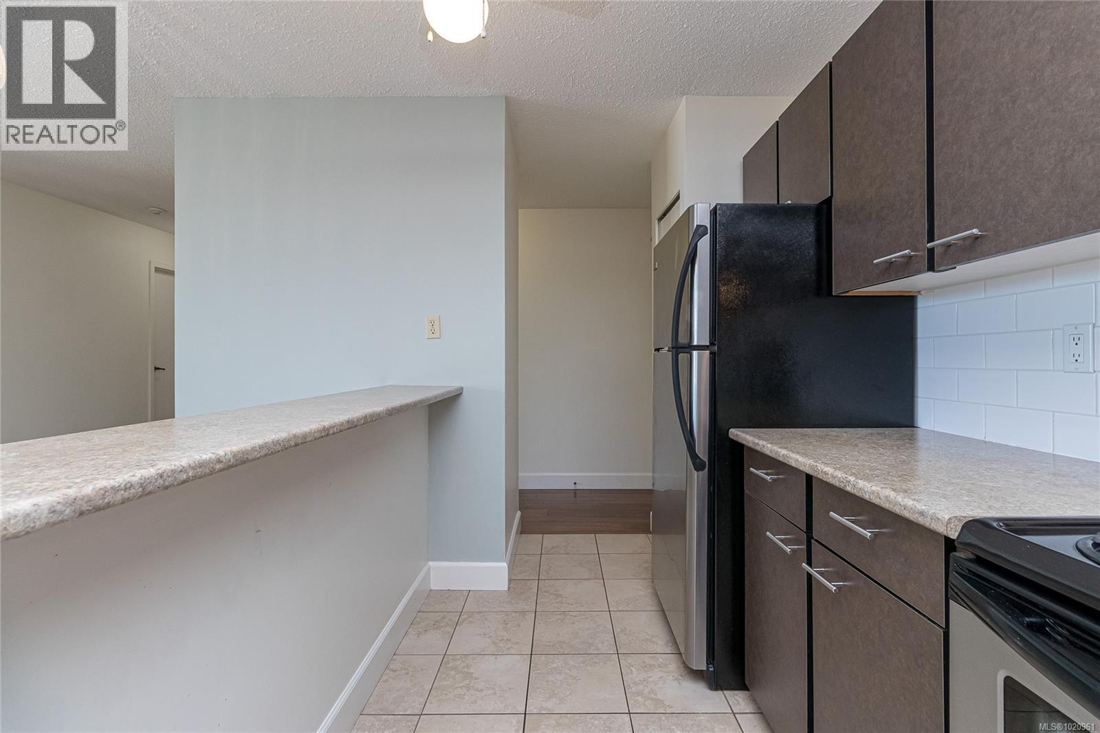 501 1745 Leighton Rd, Victoria