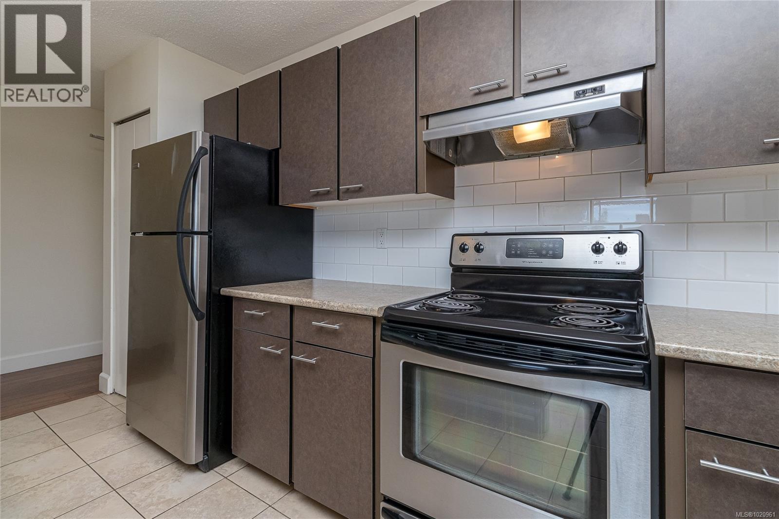 501 1745 Leighton Rd, Victoria