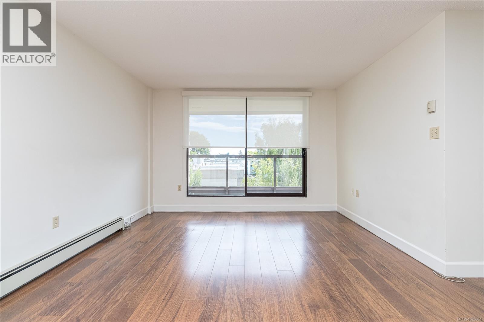 501 1745 Leighton Rd, Victoria