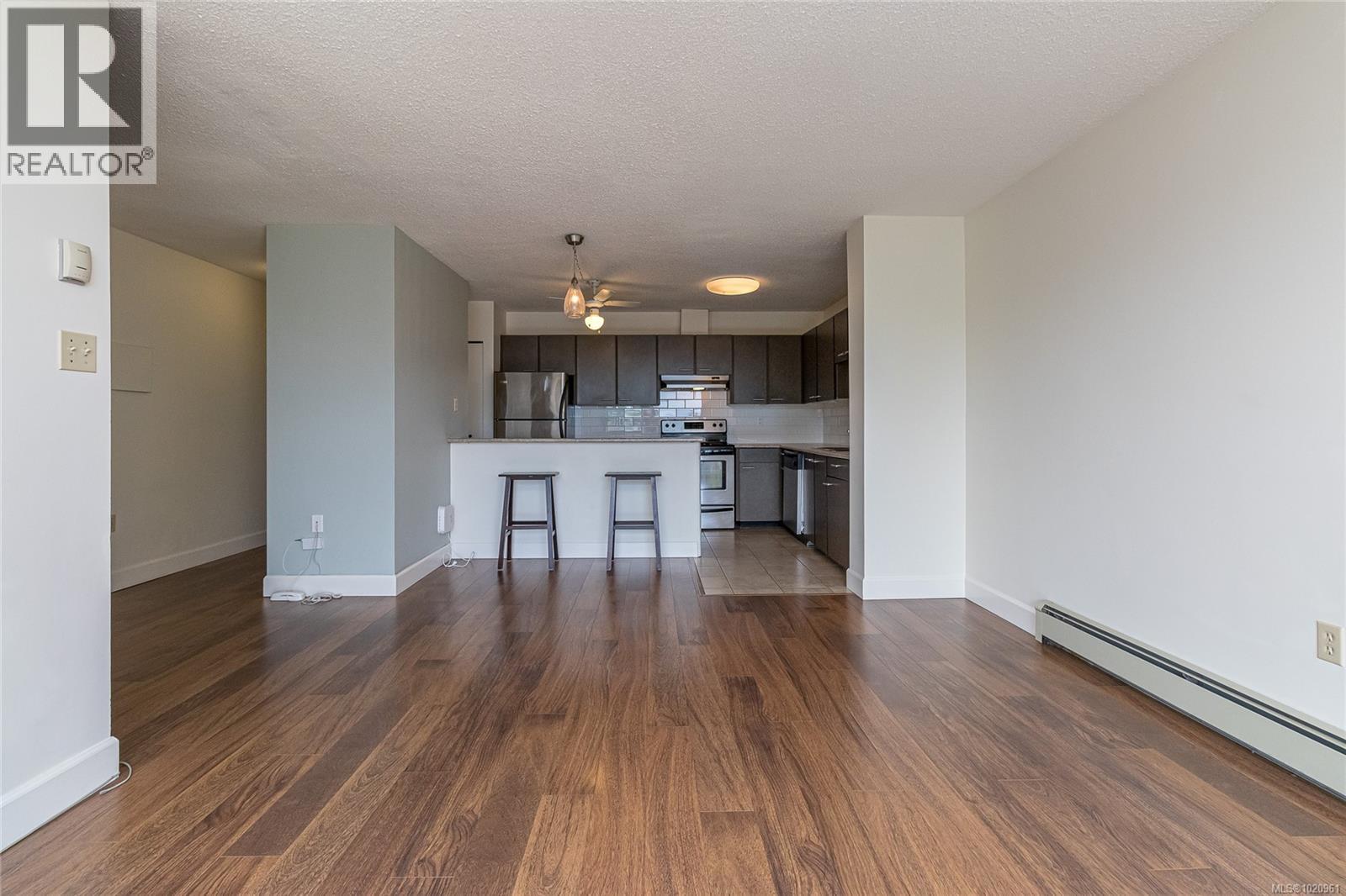 501 1745 Leighton Rd, Victoria