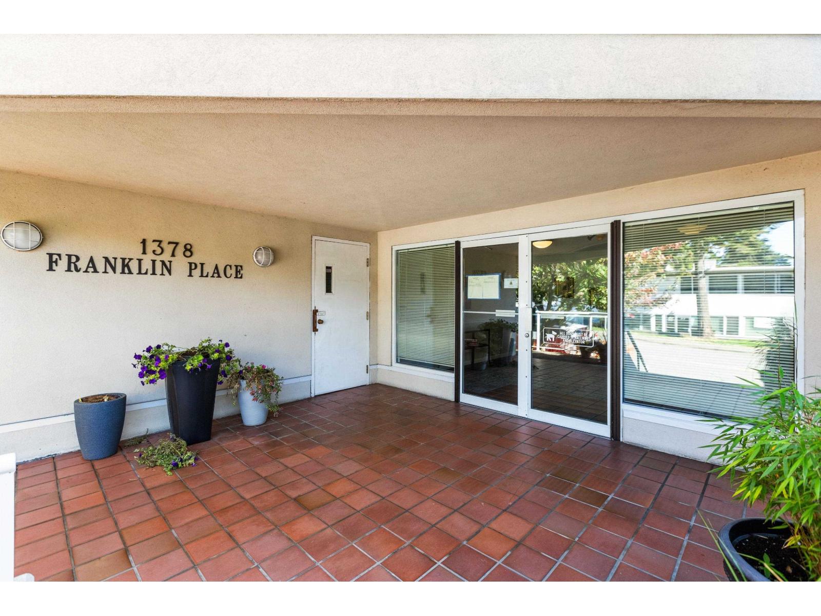 301 1378 GEORGE STREET, White Rock