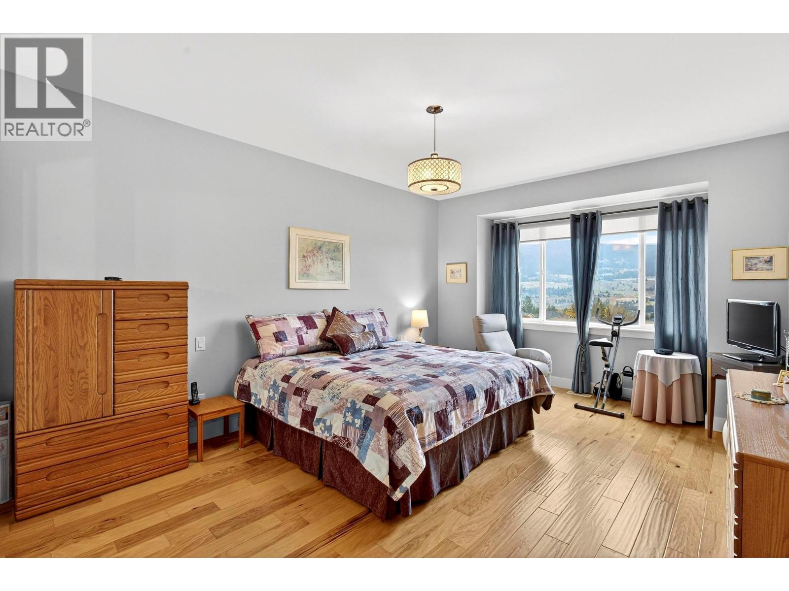 13246 Lake Hill Drive, Lake Country