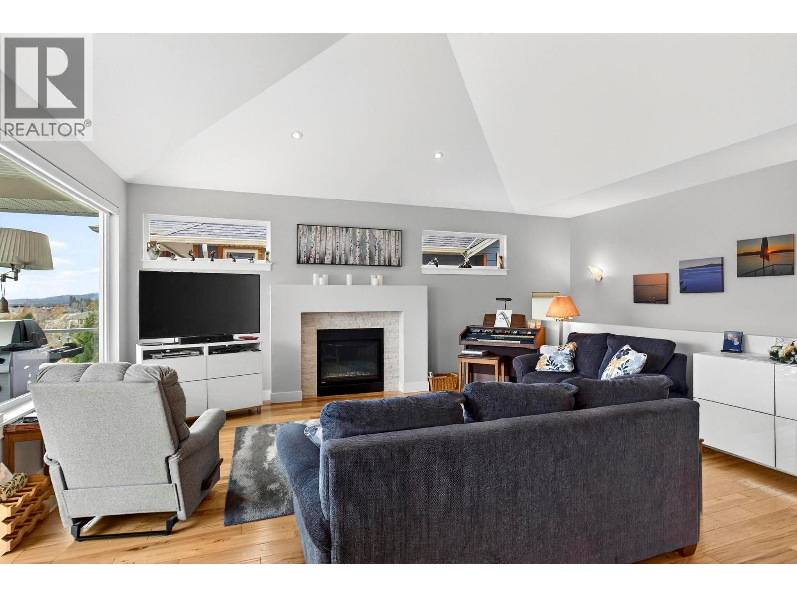 13246 Lake Hill Drive, Lake Country