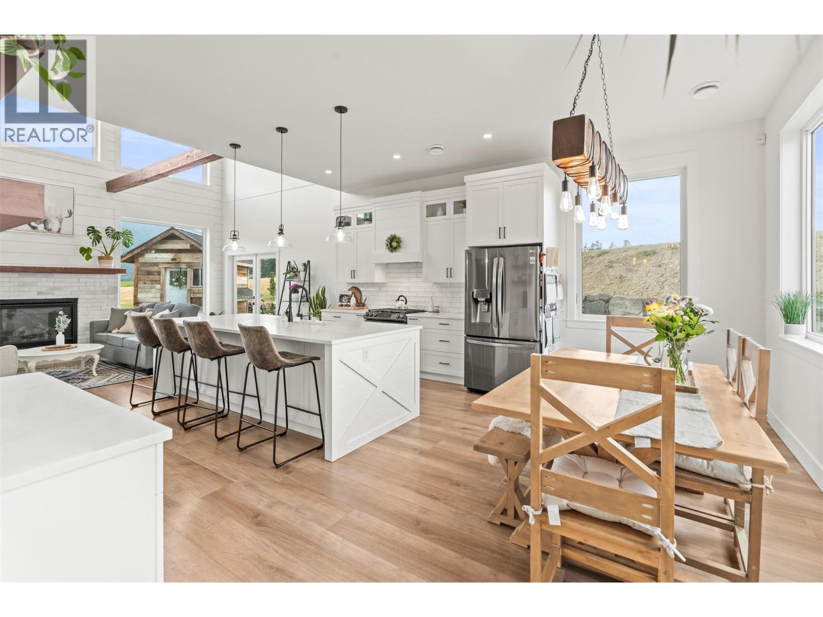  2589 Young Road, Spallumcheen