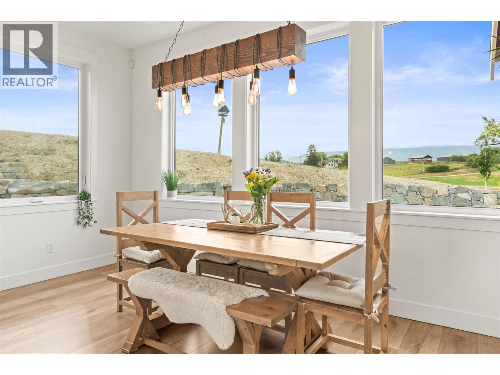  2589 Young Road, Spallumcheen