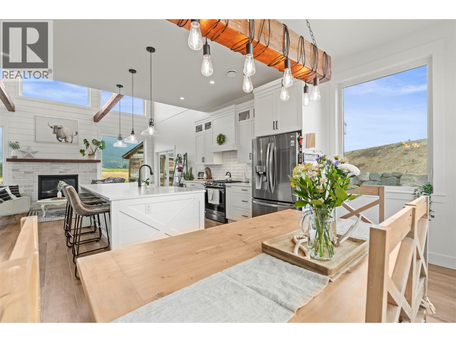  2589 Young Road, Spallumcheen