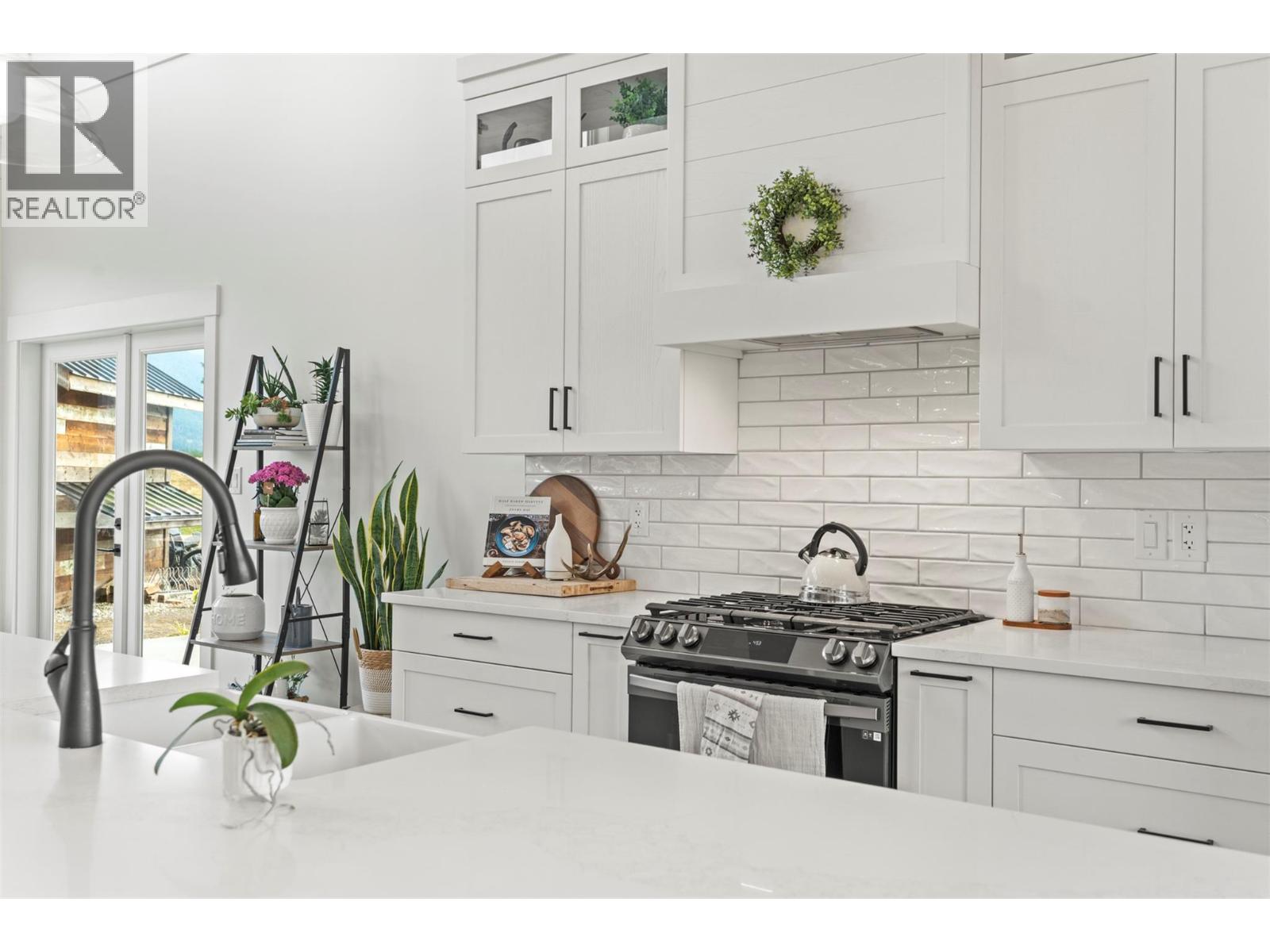  2589 Young Road, Spallumcheen