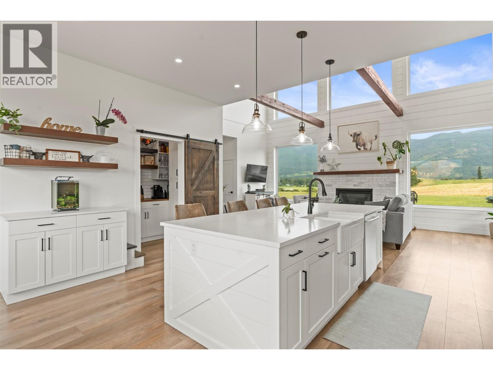  2589 Young Road, Spallumcheen