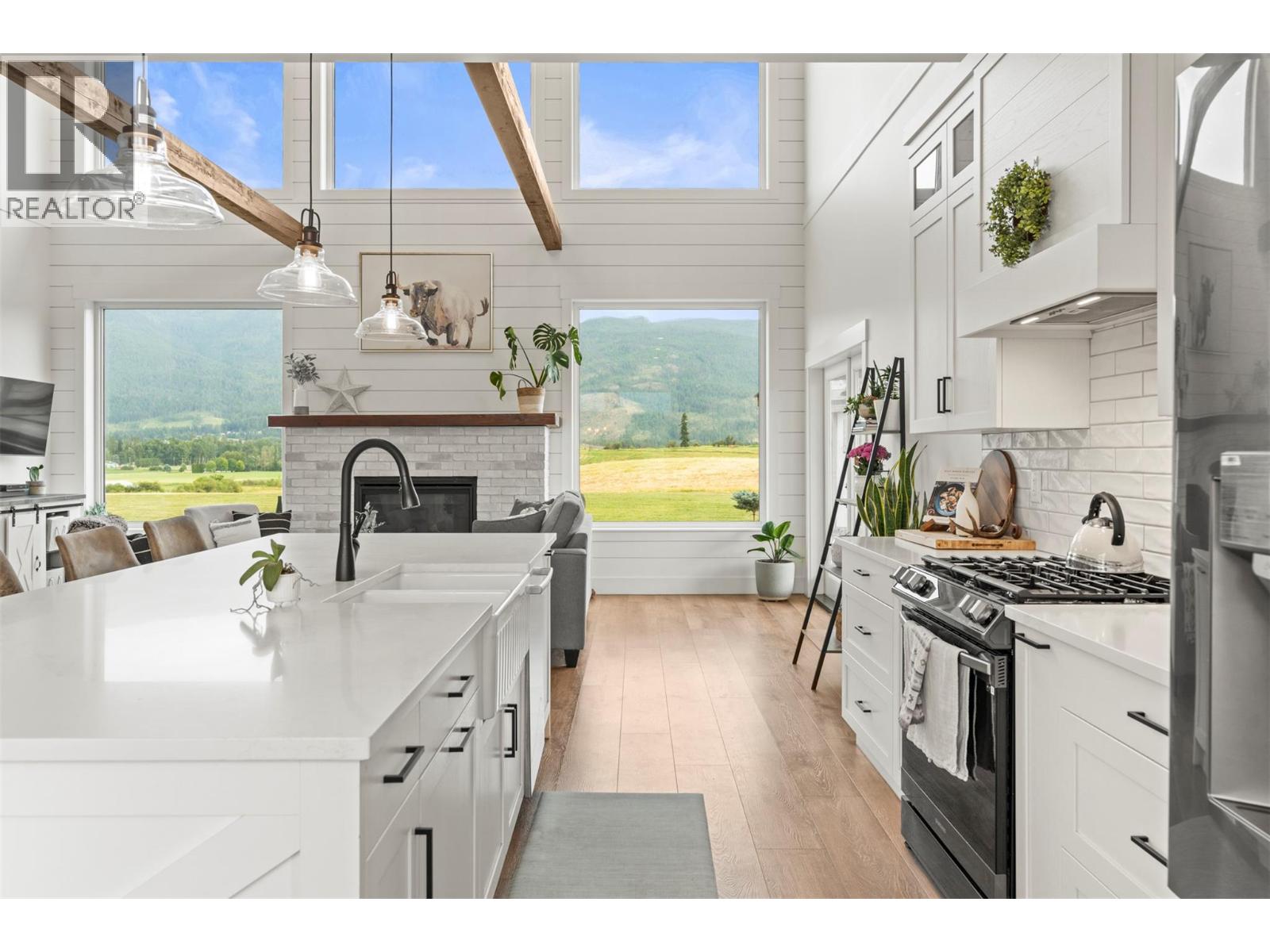  2589 Young Road, Spallumcheen