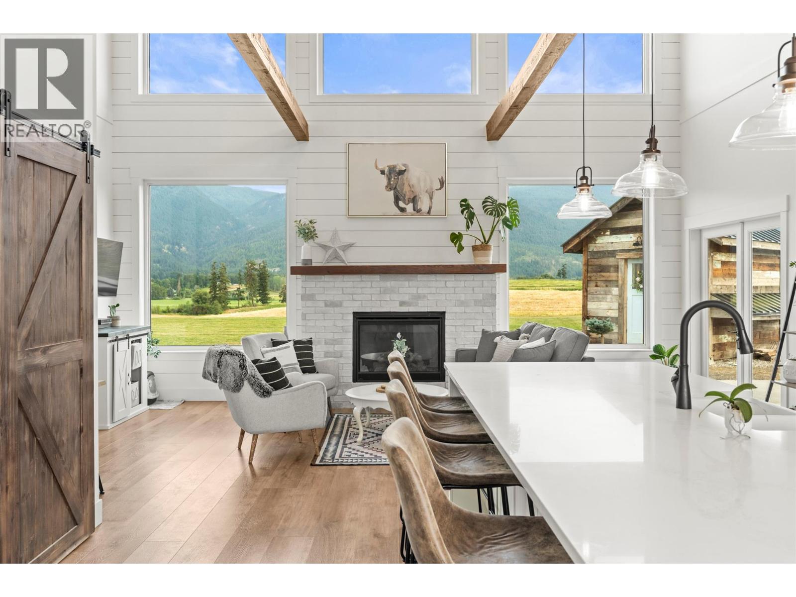  2589 Young Road, Spallumcheen