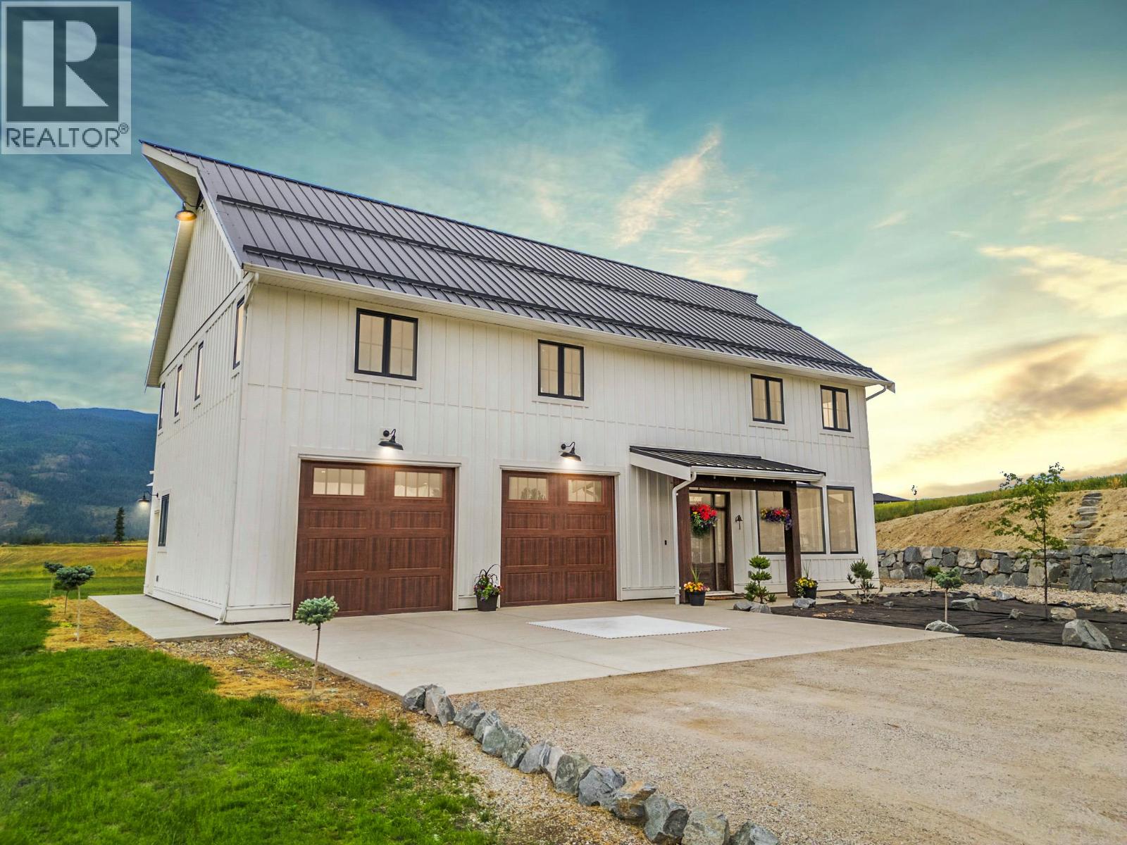  2589 Young Road, Spallumcheen