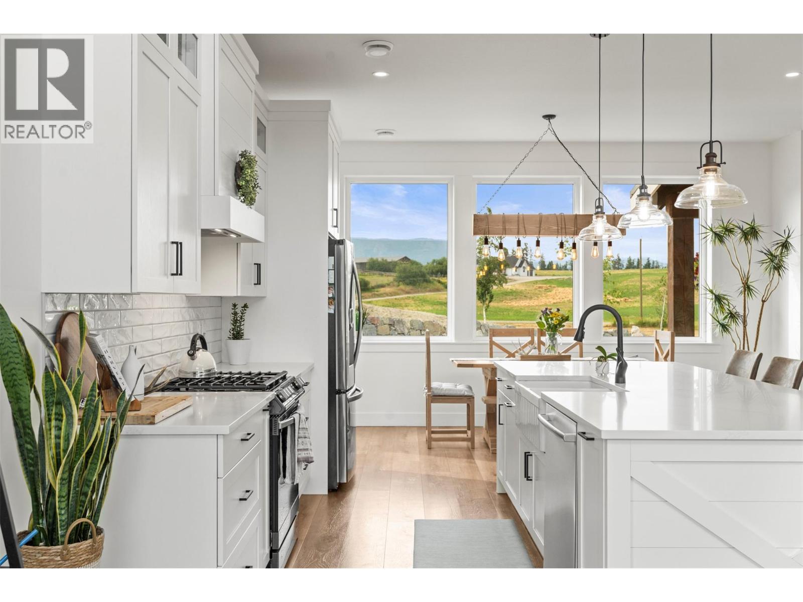  2589 Young Road, Spallumcheen