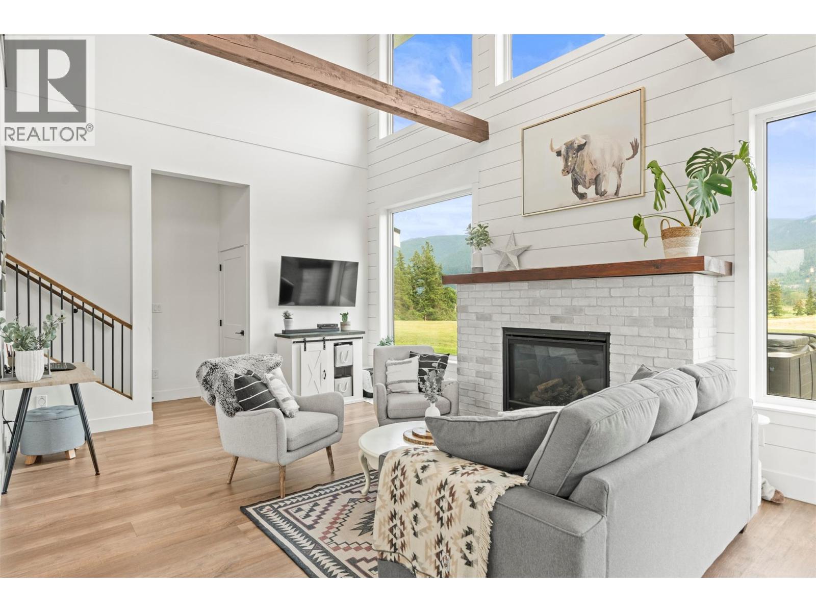  2589 Young Road, Spallumcheen