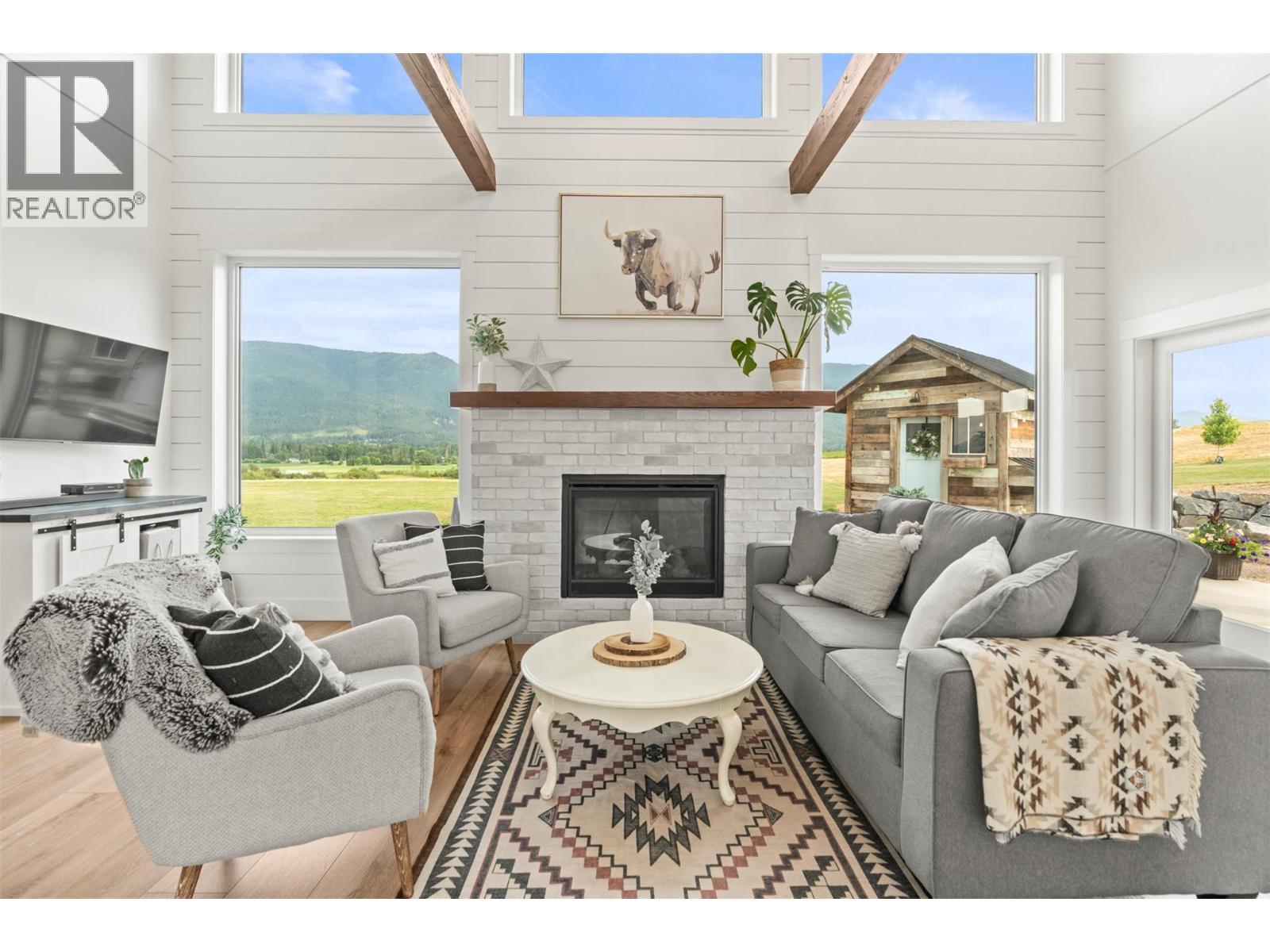  2589 Young Road, Spallumcheen