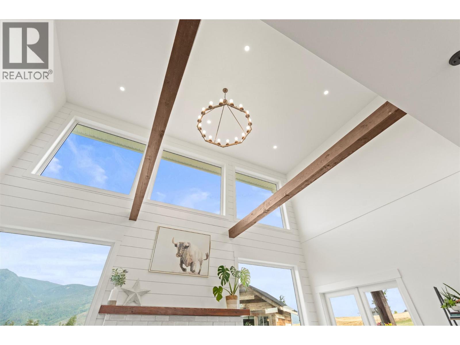  2589 Young Road, Spallumcheen