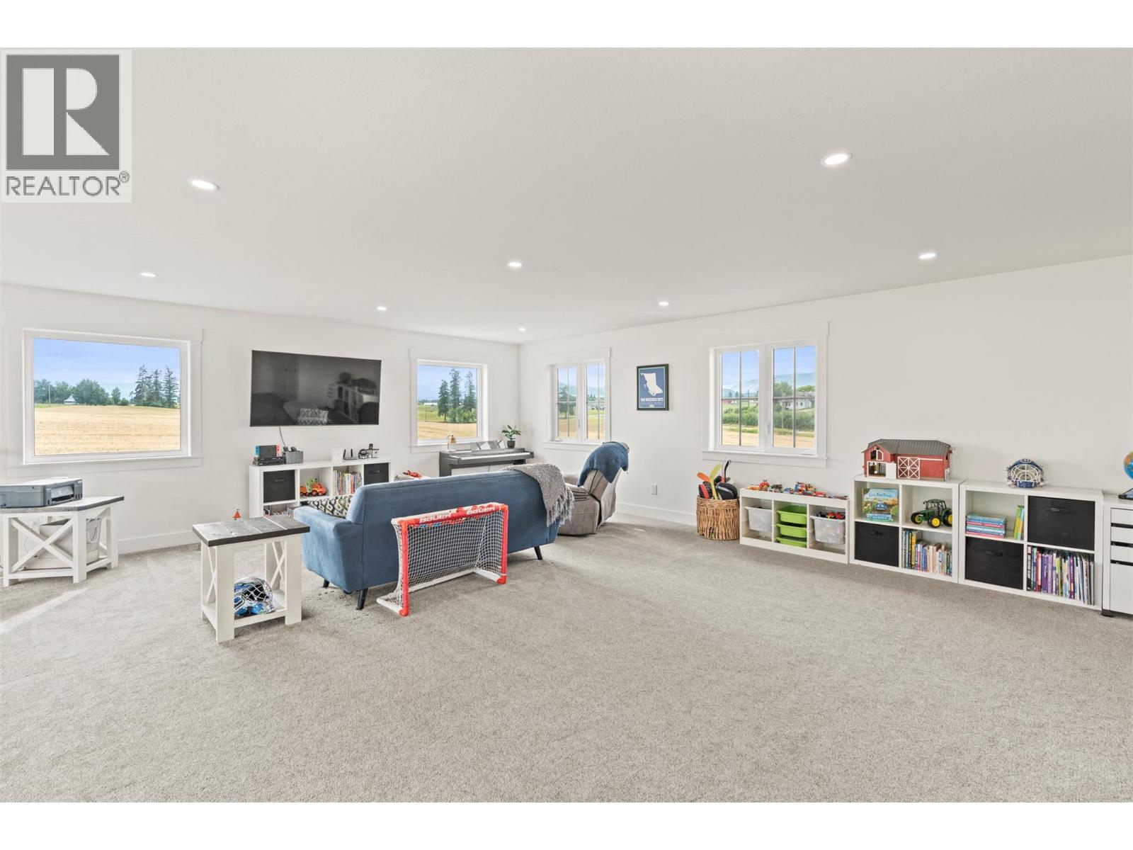  2589 Young Road, Spallumcheen