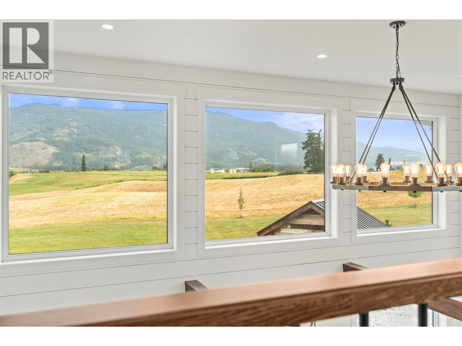  2589 Young Road, Spallumcheen