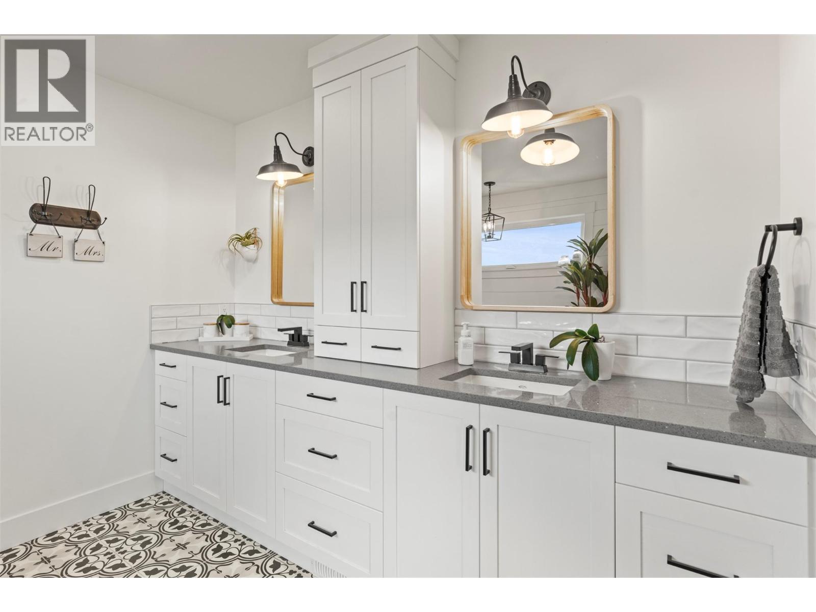  2589 Young Road, Spallumcheen