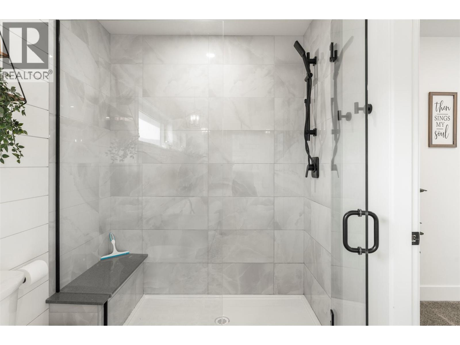  2589 Young Road, Spallumcheen