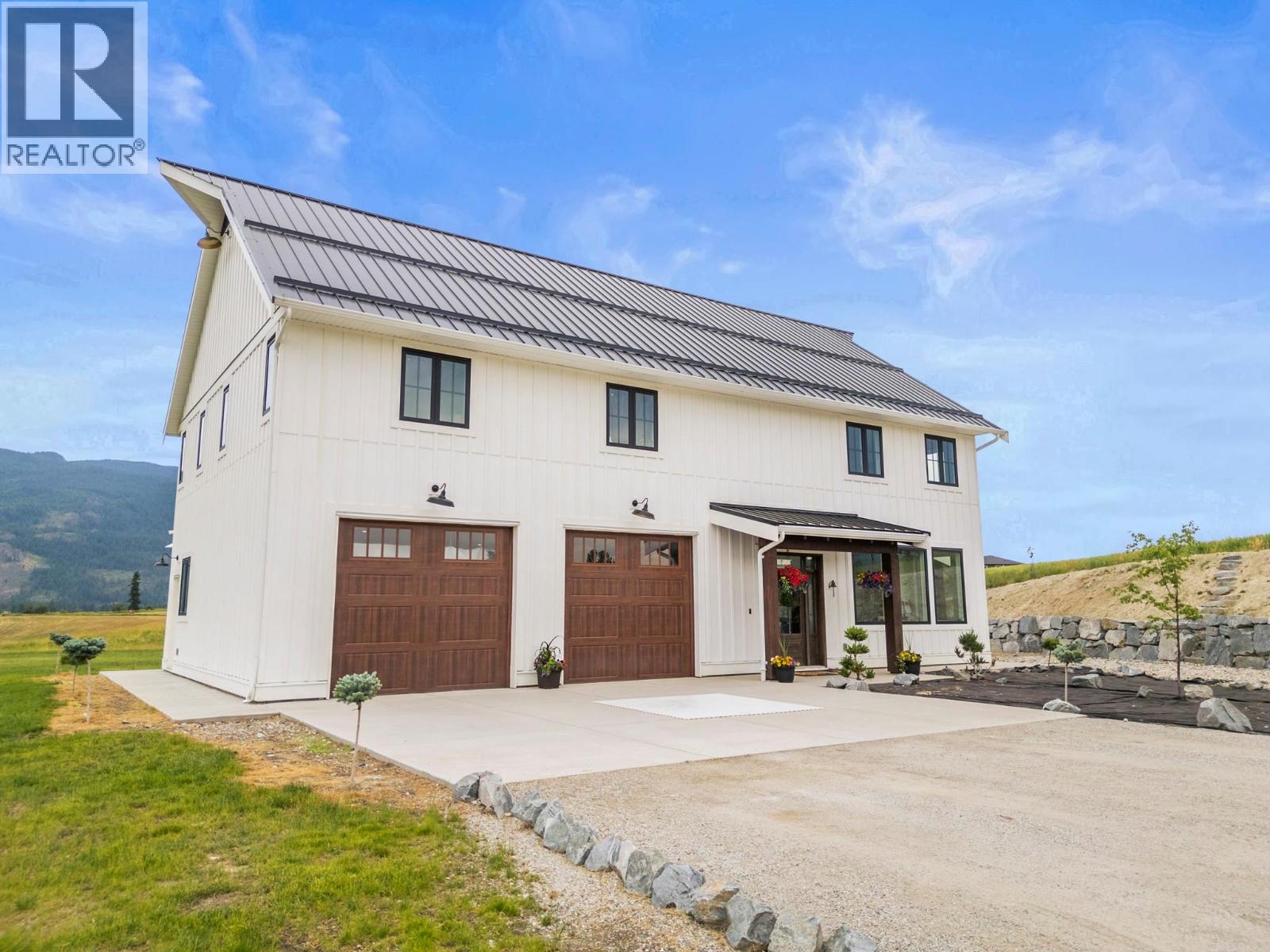  2589 Young Road, Spallumcheen