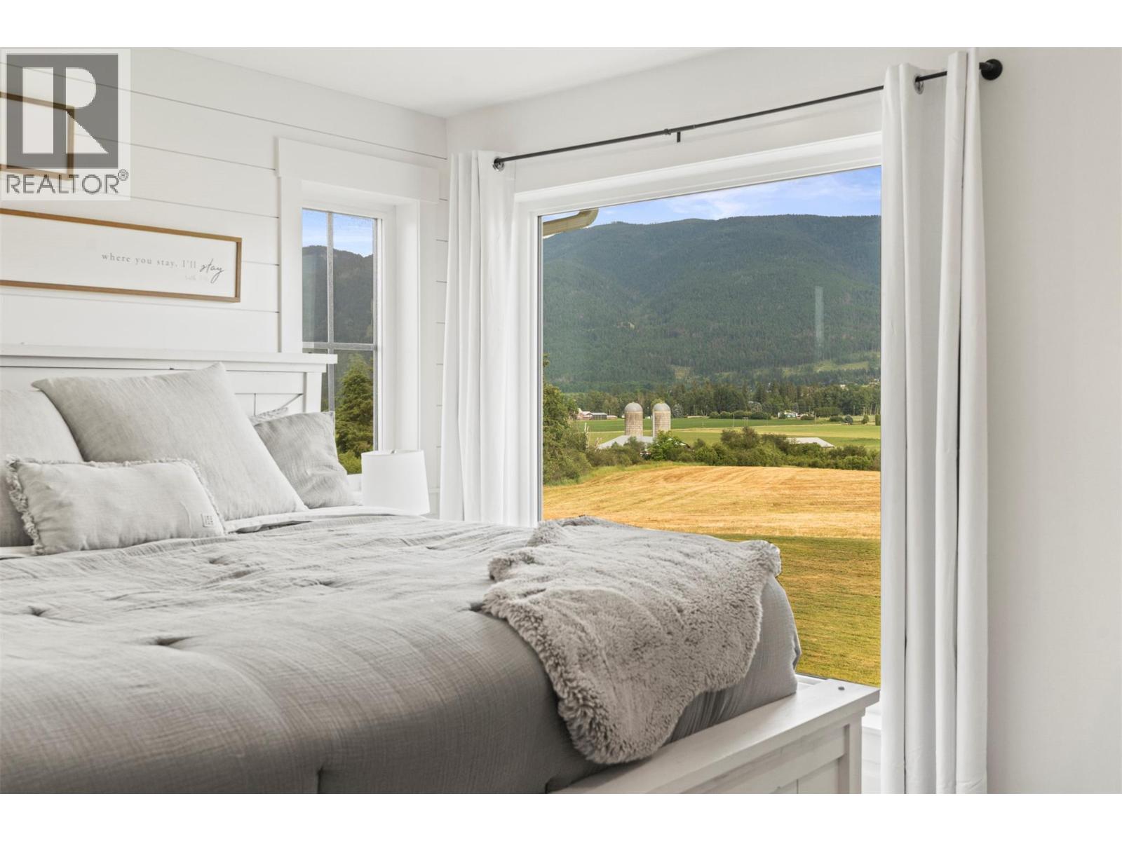  2589 Young Road, Spallumcheen