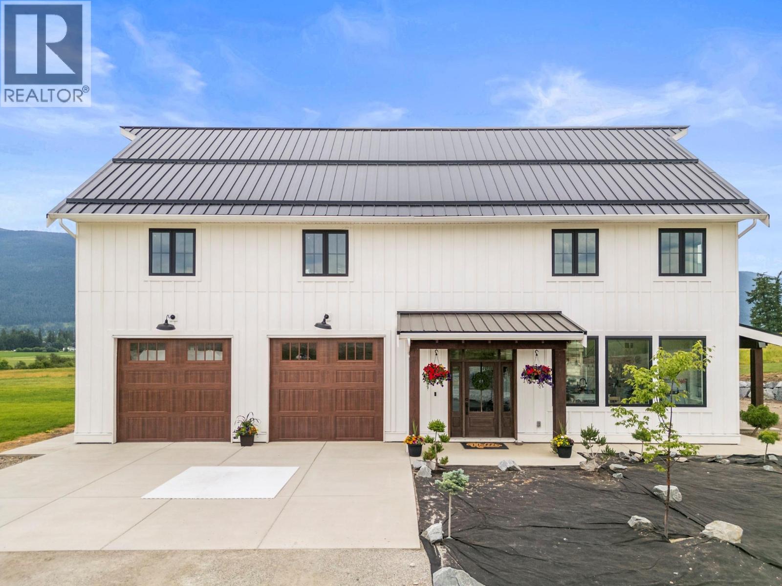  2589 Young Road, Spallumcheen