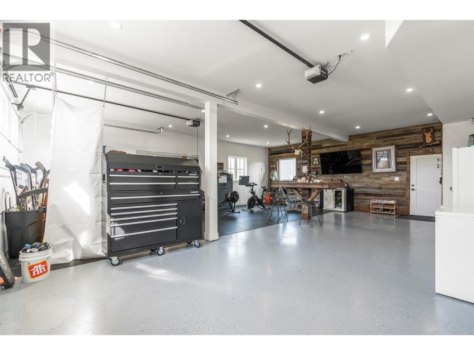  2589 Young Road, Spallumcheen