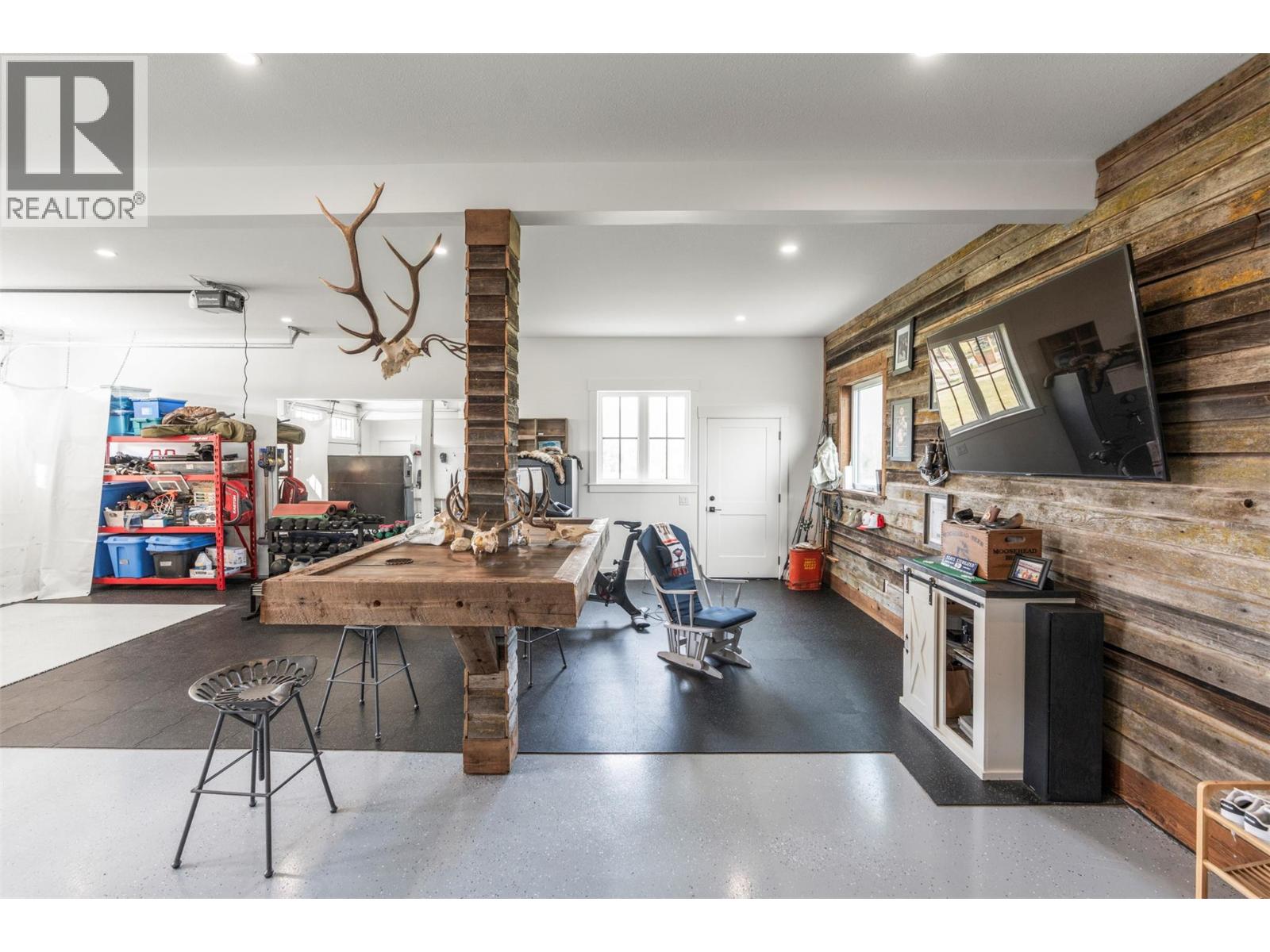  2589 Young Road, Spallumcheen