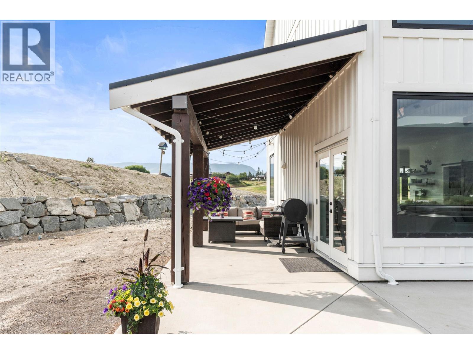  2589 Young Road, Spallumcheen