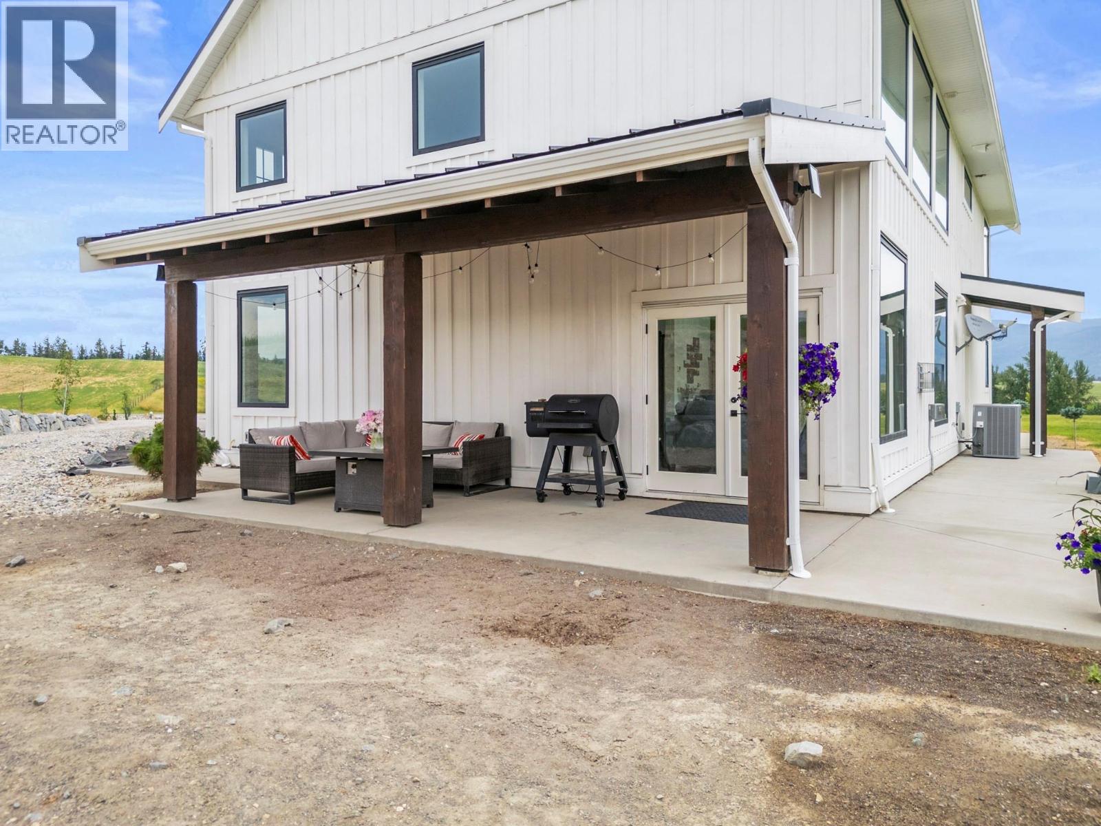  2589 Young Road, Spallumcheen