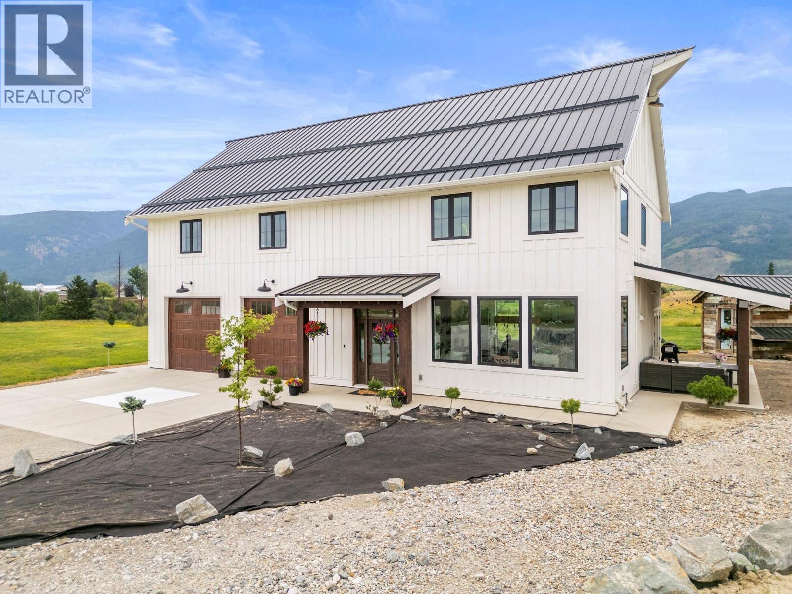  2589 Young Road, Spallumcheen