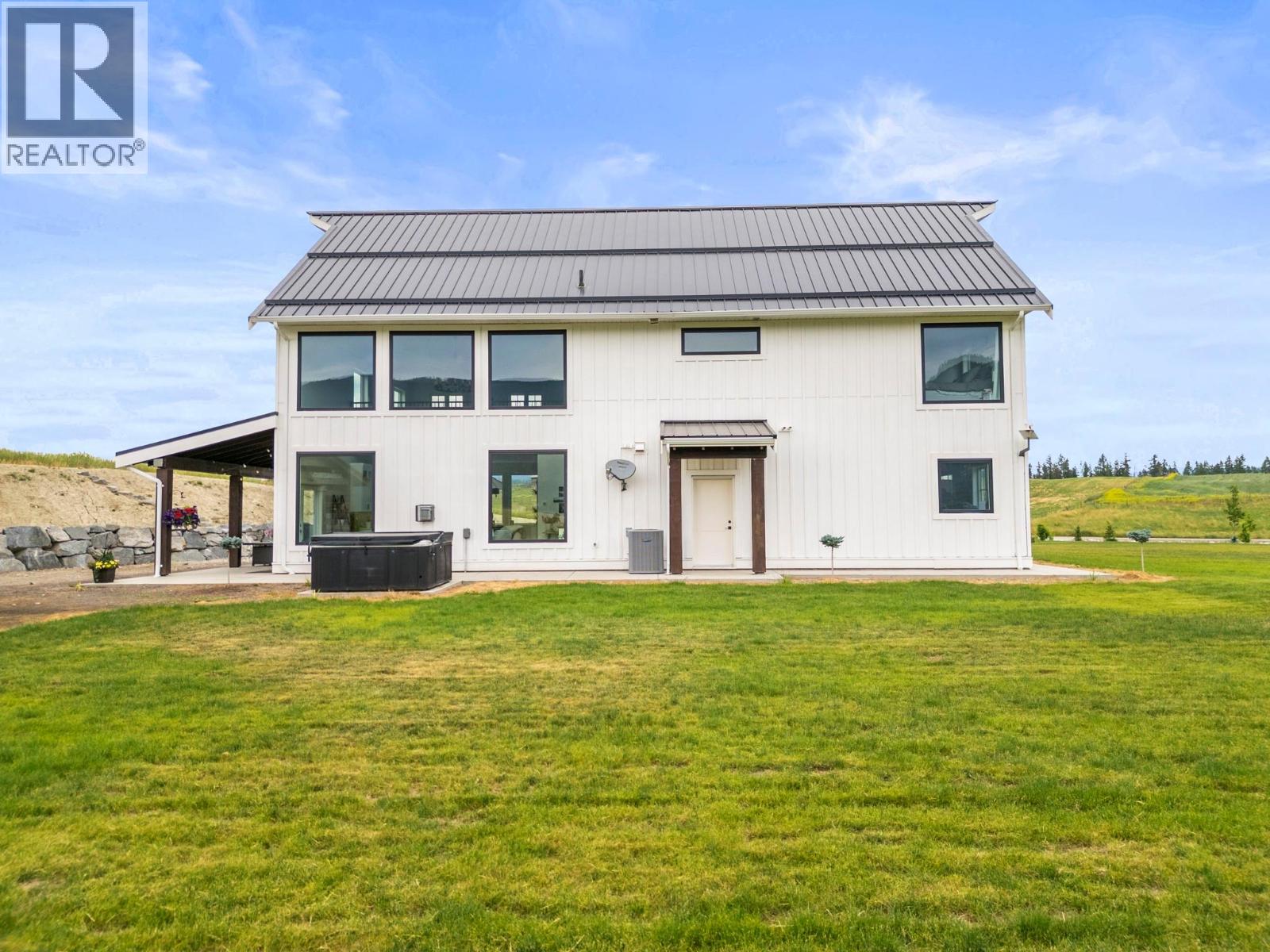  2589 Young Road, Spallumcheen