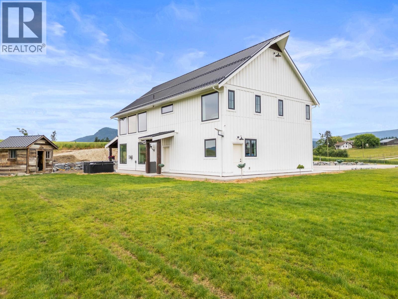  2589 Young Road, Spallumcheen