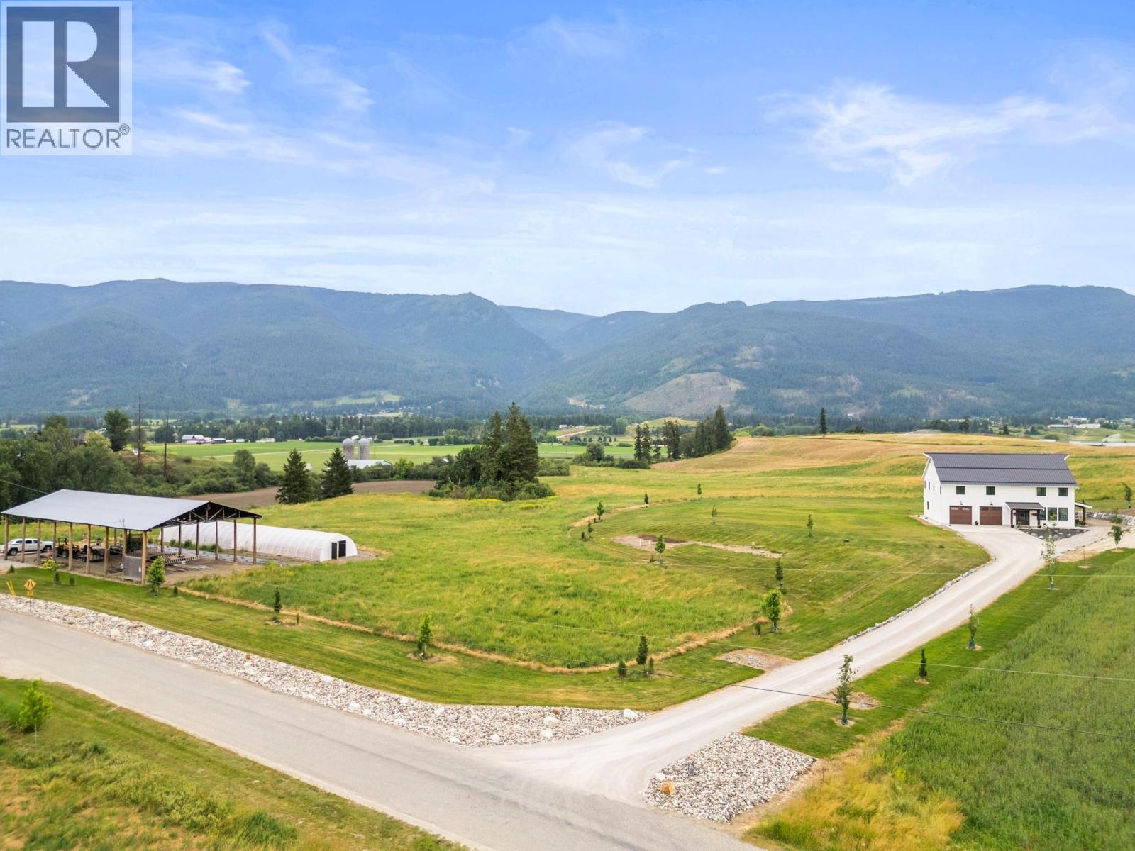  2589 Young Road, Spallumcheen