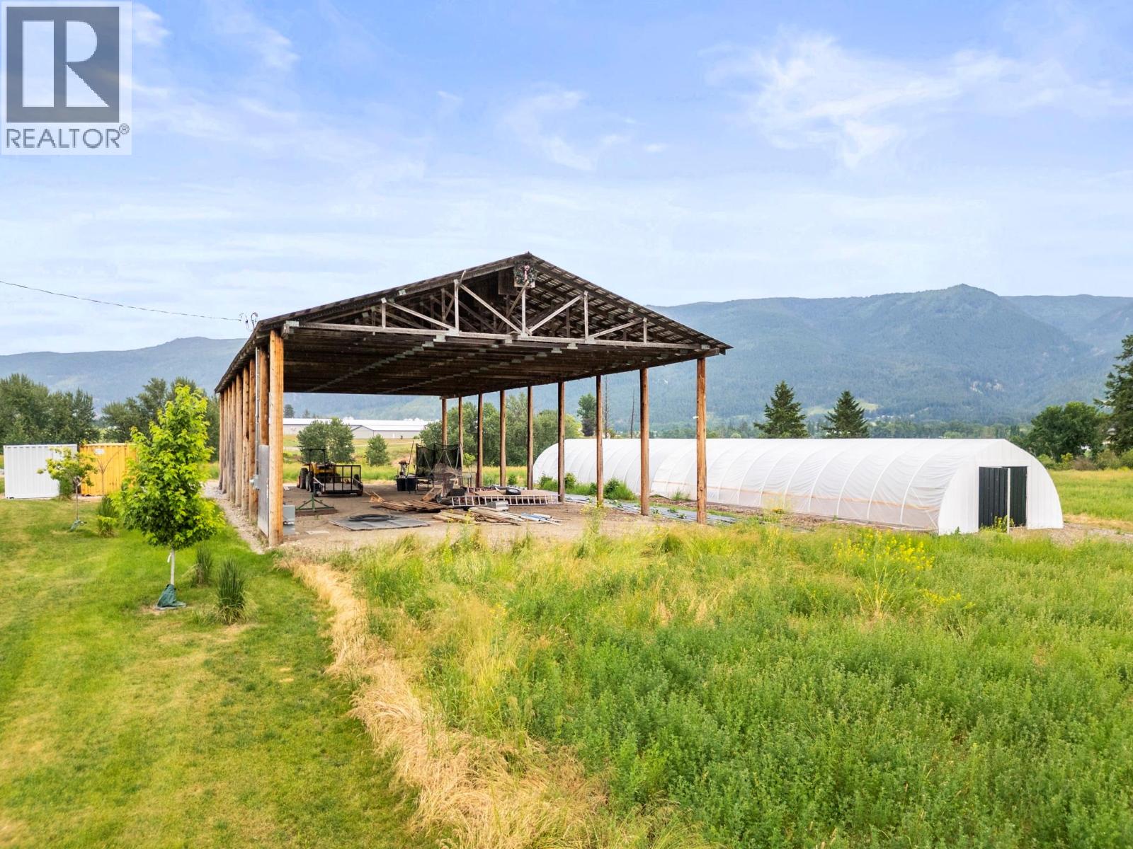  2589 Young Road, Spallumcheen