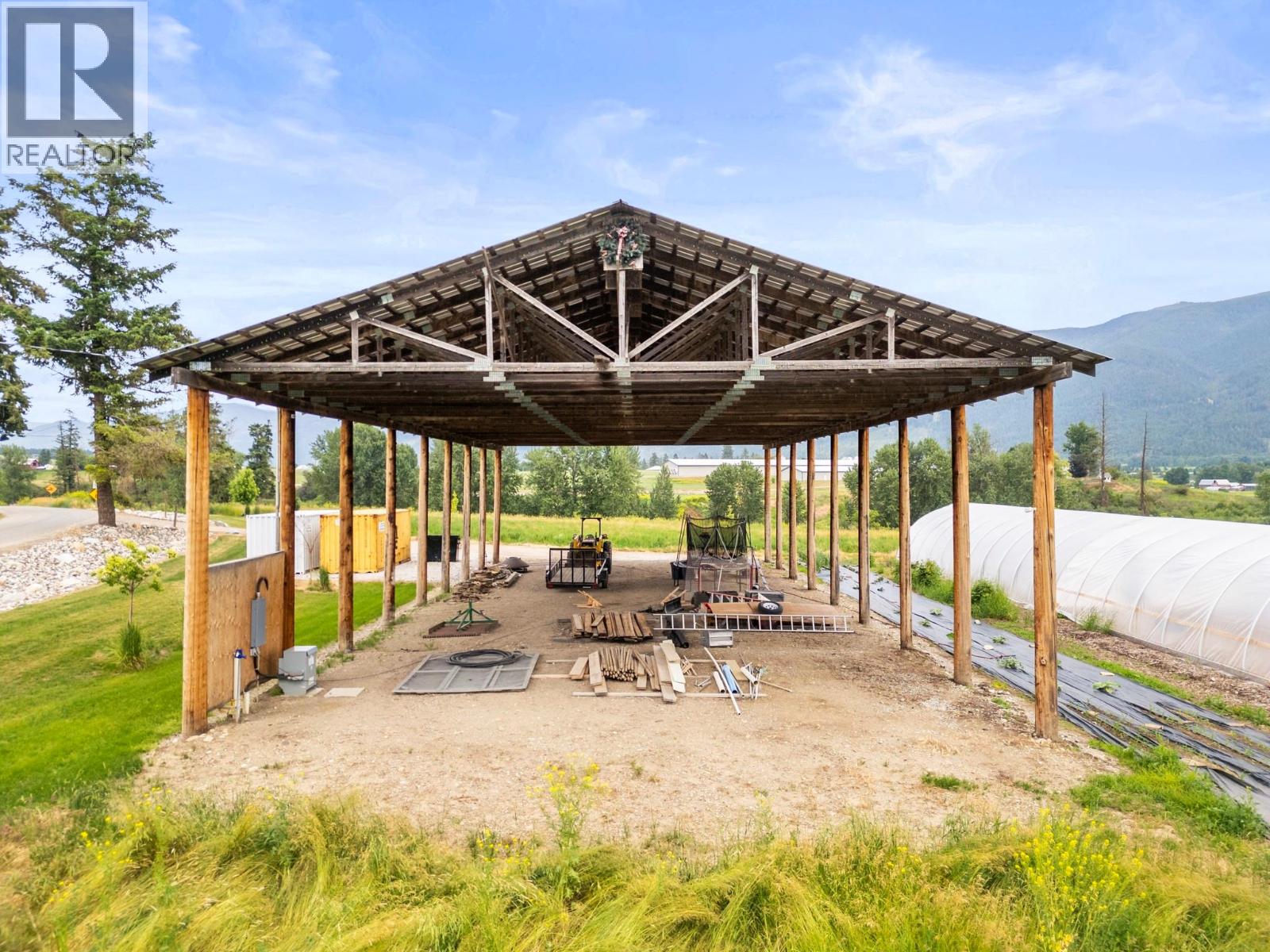  2589 Young Road, Spallumcheen