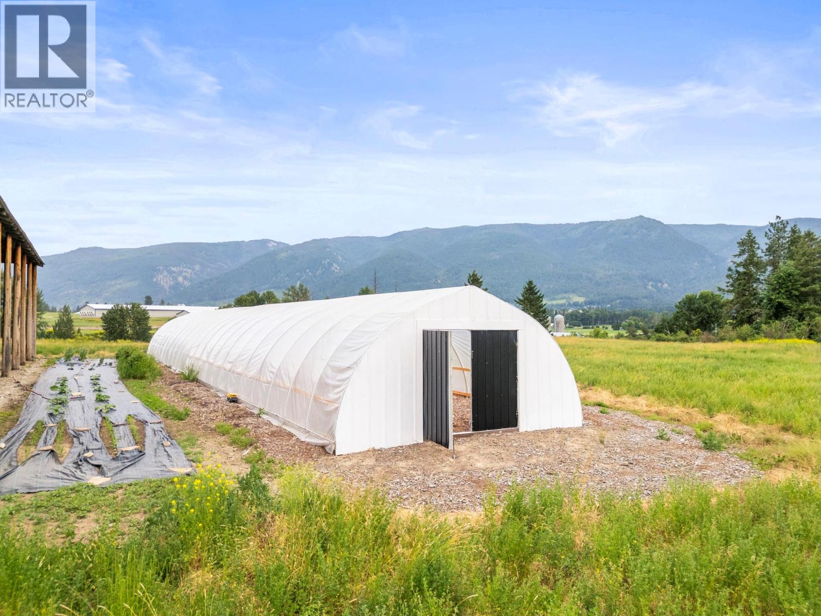  2589 Young Road, Spallumcheen