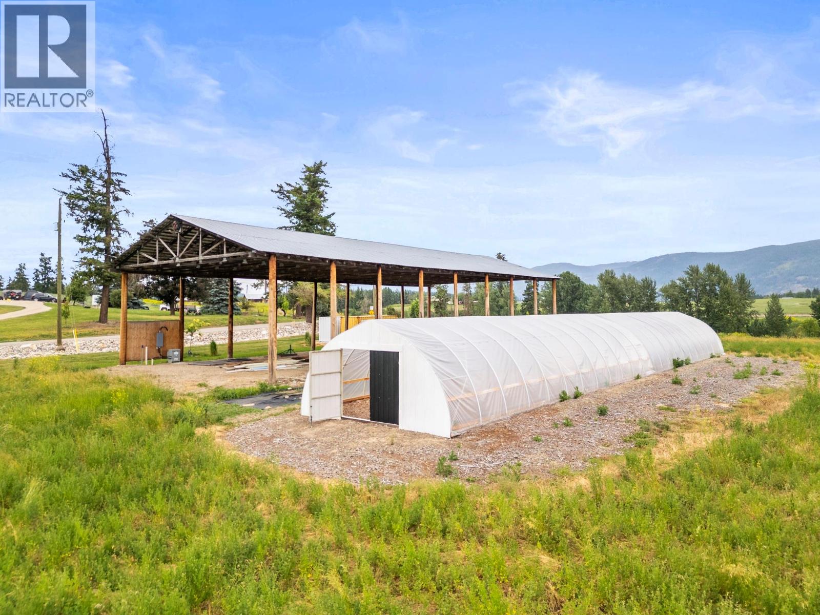  2589 Young Road, Spallumcheen