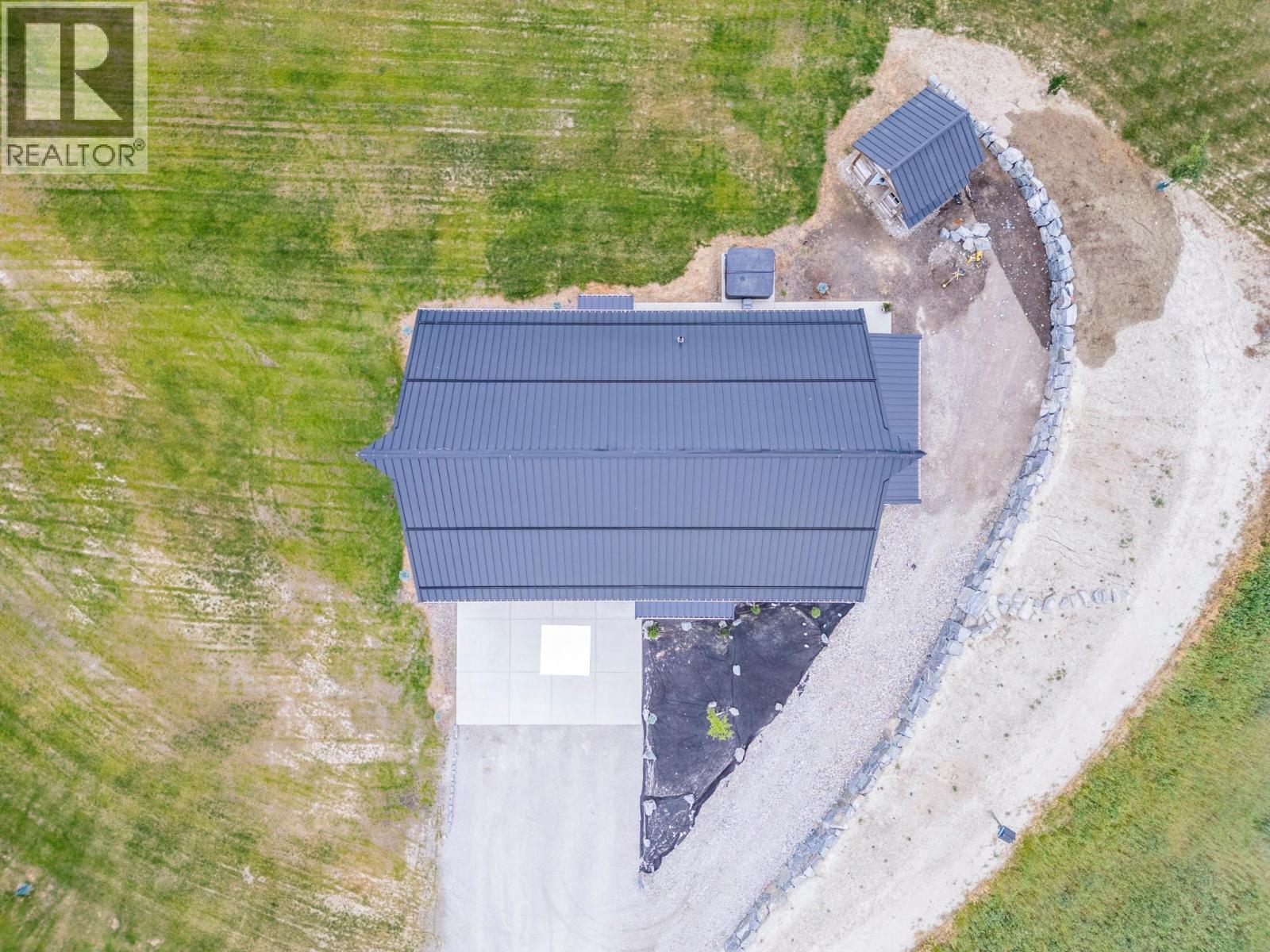  2589 Young Road, Spallumcheen