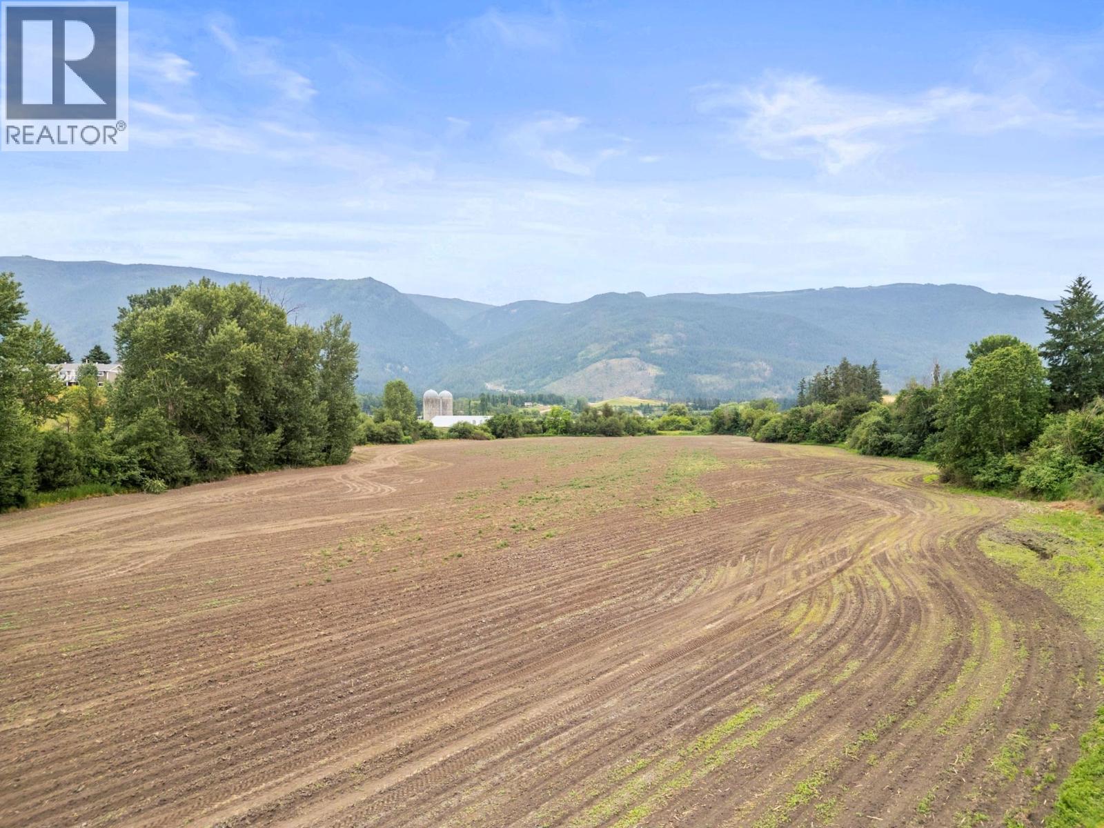  2589 Young Road, Spallumcheen