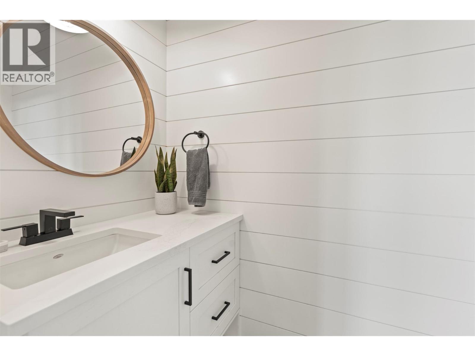  2589 Young Road, Spallumcheen