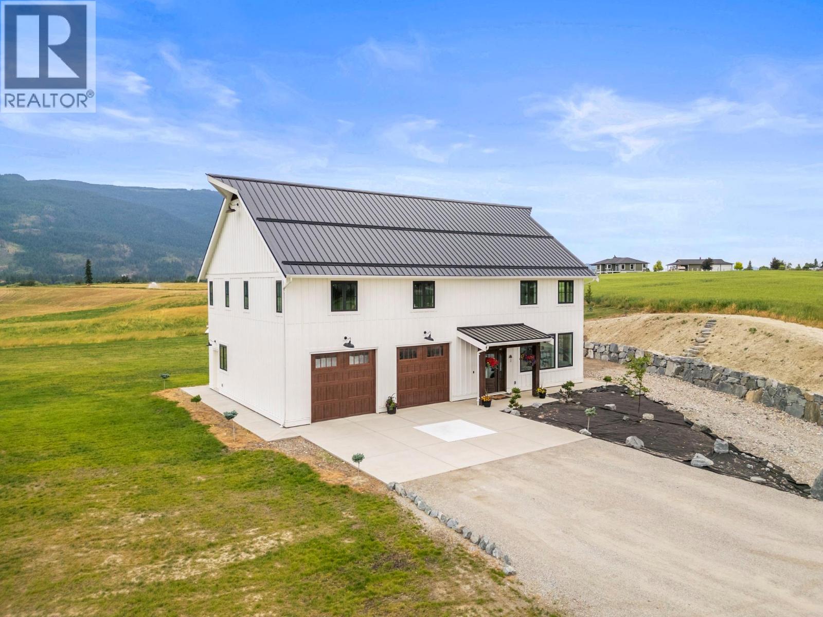  2589 Young Road, Spallumcheen